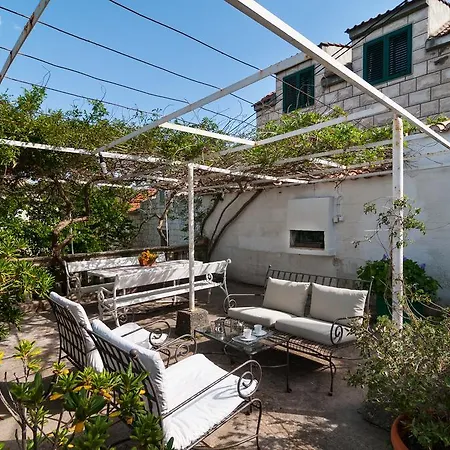 Apartman Luka * Sutivan
